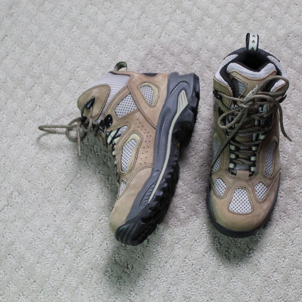 Vasque Women's 7.5M Tan Leather Grey Mesh Lace Up Hiking Boots